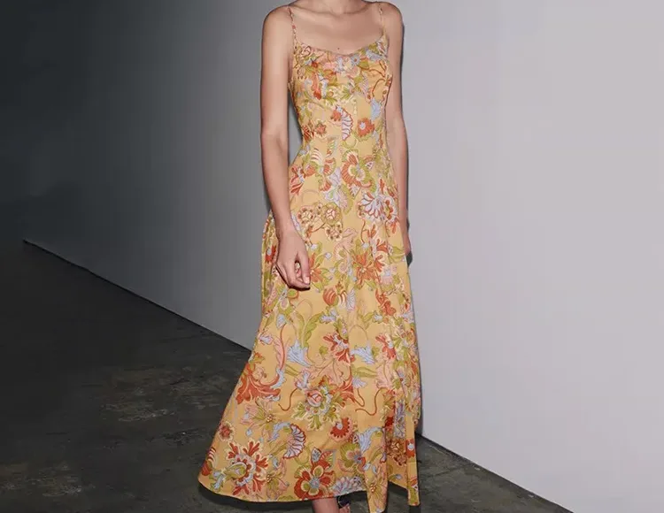 কুইনটেসেন্সিয়াল মহিলাদের পোশাক